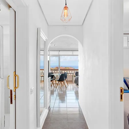 Cozy With Ocean View - Complete Renovation June 2024 Appartamento