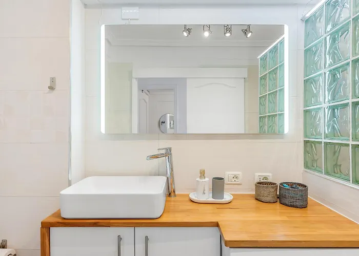 Cozy With Ocean View - Complete Renovation June 2024 *